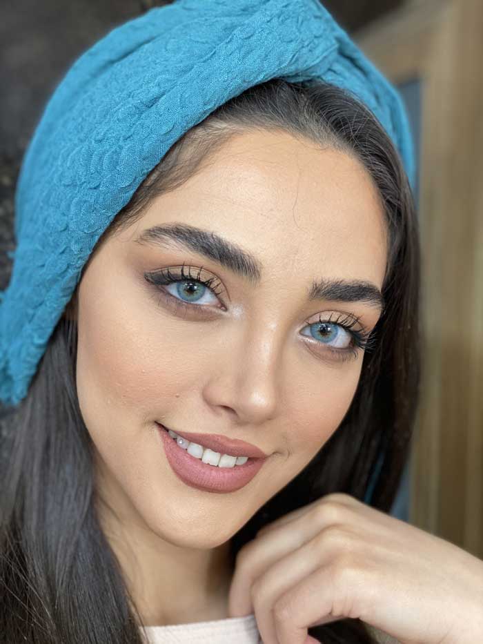 لنز چشم آبی