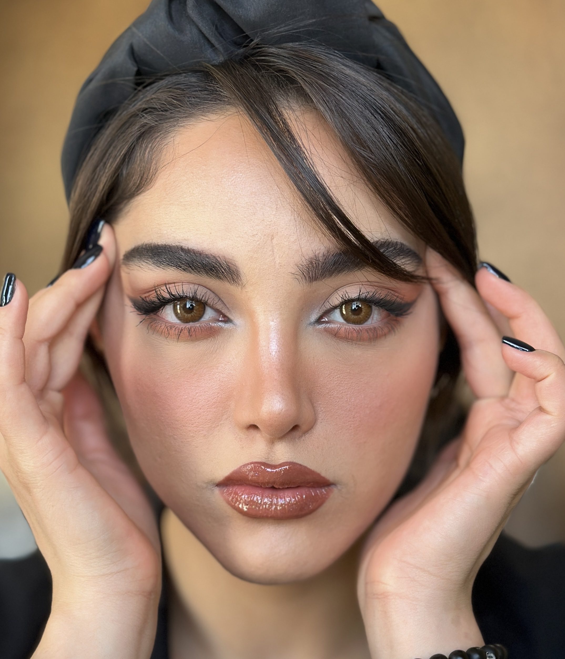لنز قهوه ای