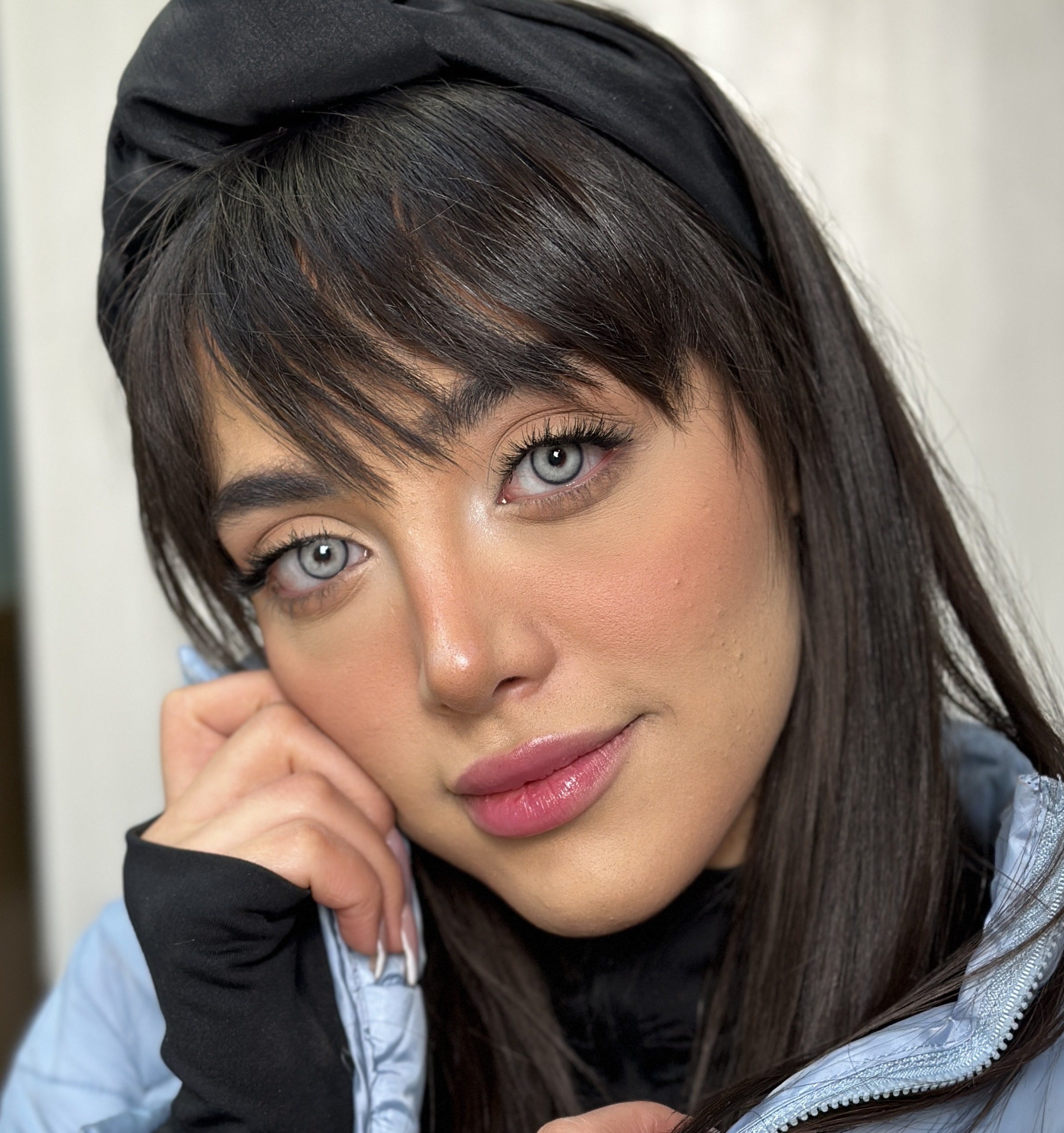 لنز چشم دخترانه