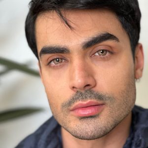 لنز چشم پسرانه